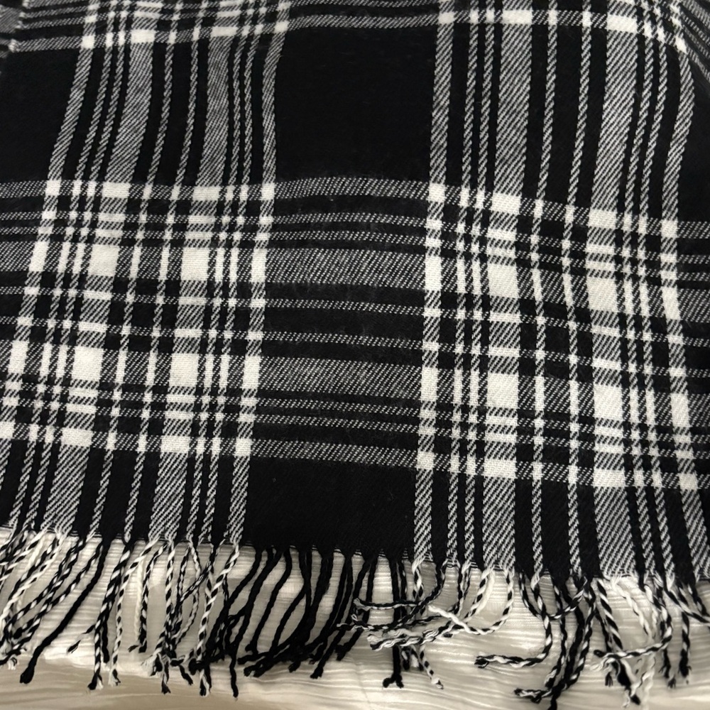 Black White Buffalo Plaid Fleece Scarf Fringe Winter Warm 72” x 23” Super Soft